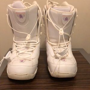 Women’s snowboard boots